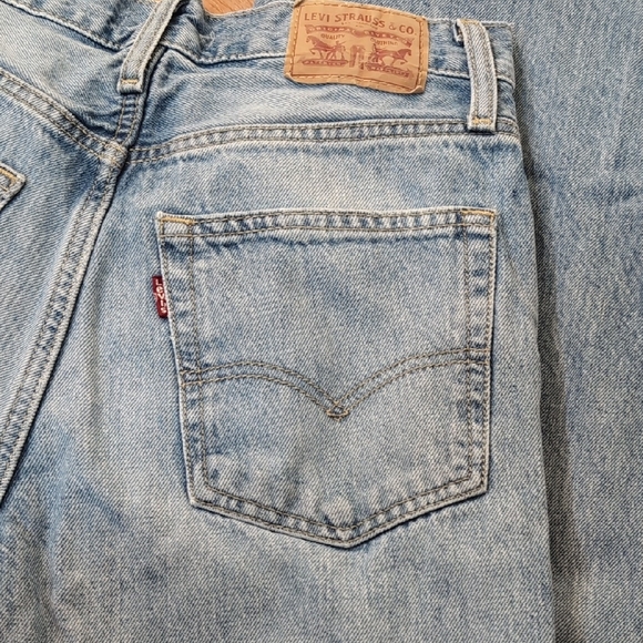 Levi's Classic Light Blue Denim - Picture 10 of 11